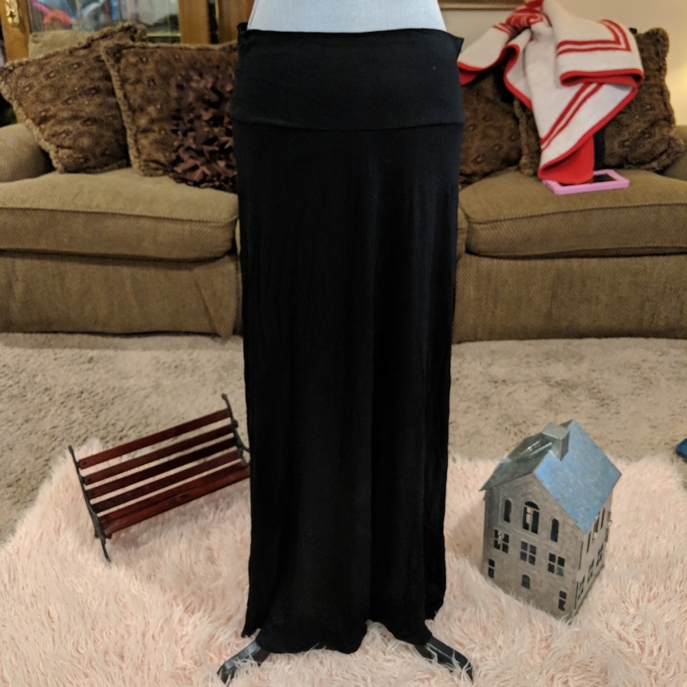 💥EUC💥Black Maxi Skirt